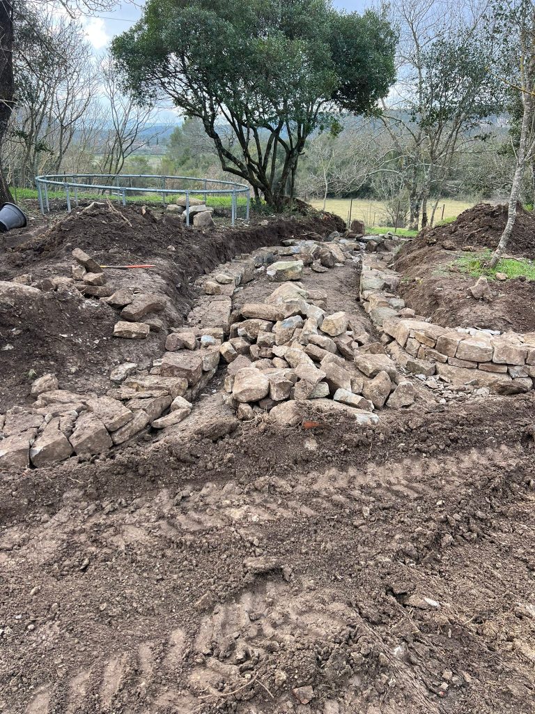 Paysagiste à Nîmes, Les Compagnons Paysagistes propose création, entretien, élagage, piscines et nettoyage extérieurs. Interventions à Nîmes, Uzès, Sommières, Vaunage et alentours.